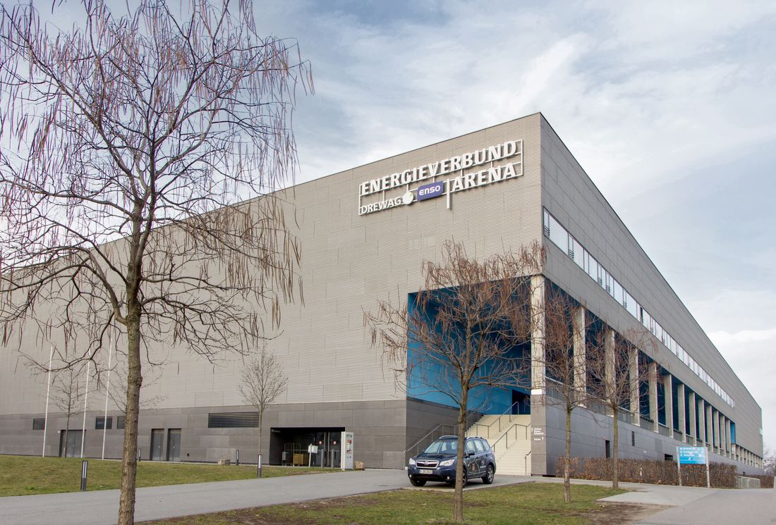 Die EnergieVerbund Arena in Dresden von außen